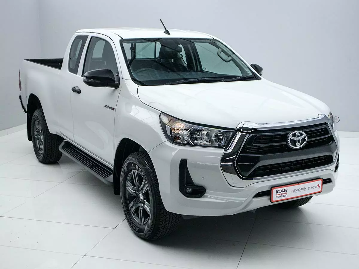 Vehicle Image for 2/17for Toyota Hilux 2.4GD-6 Xtra Cab Raider Manual