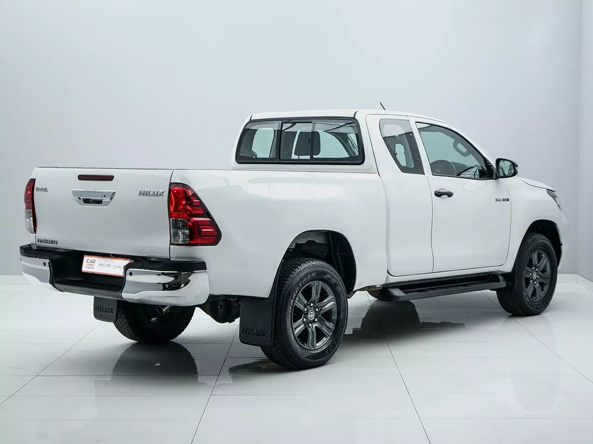 Vehicle Image for 5/17for Toyota Hilux 2.4GD-6 Xtra Cab Raider Manual